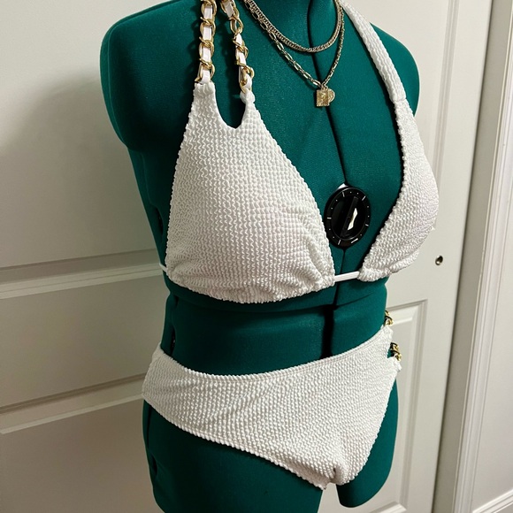 White Textured XL Bikini w/Chain Accents, Coordinated Layered Gold Tone Necklace - Picture 5 of 10